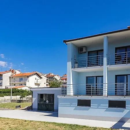 Spacious Holiday In With Terrace Apartmán *