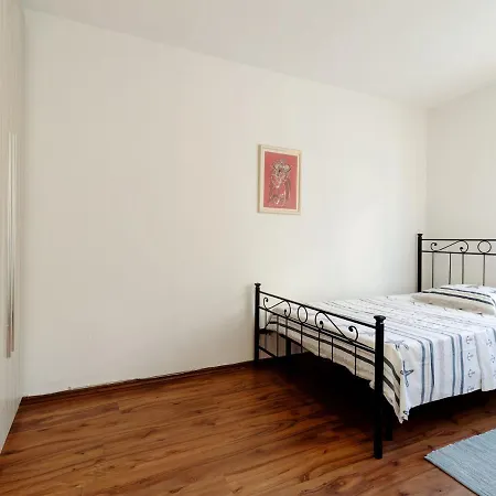 Spacious Holiday In With Terrace Pula