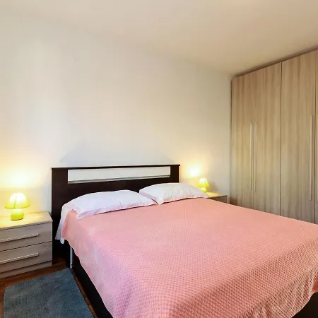 Spacious Holiday In With Terrace * Pula