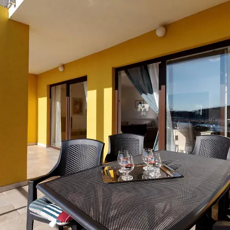 Spacious Holiday In With Terrace Apartmán *