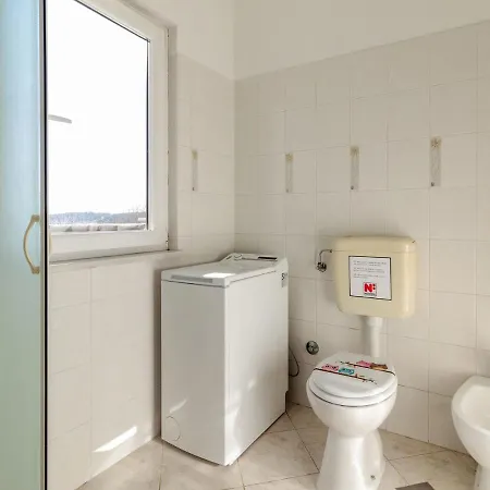 Spacious Holiday In With Terrace Apartmán Pula