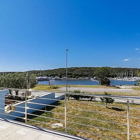 Spacious Holiday In With Terrace Apartman