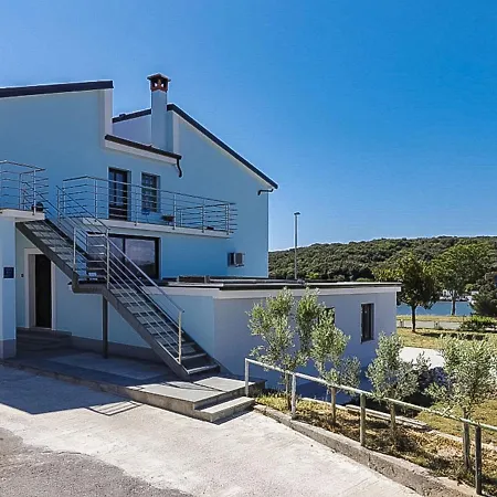 Spacious Holiday In With Terrace *