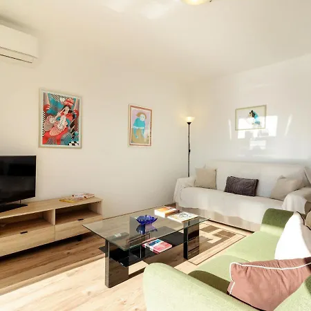 Spacious Holiday In With Terrace Pula